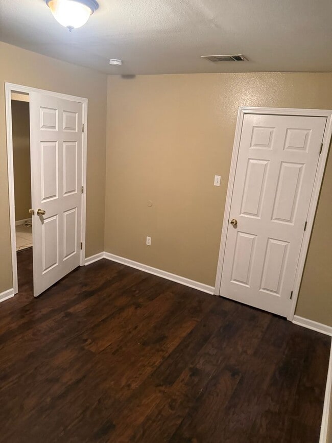 Building Photo - 5730 Cameron Blvd