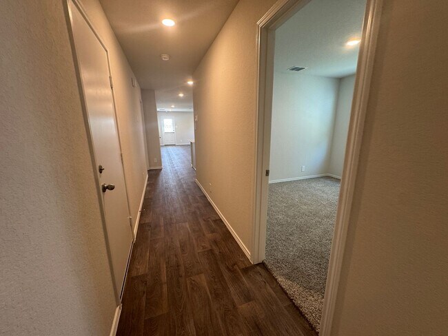 Building Photo - 13922 Pease St