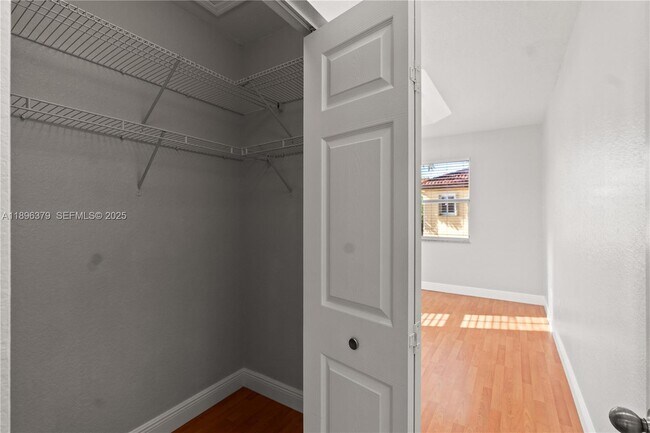 Building Photo - 1398 NE 33rd Ave