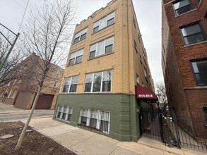 Building Photo - Charming 1-Bedroom apartment in Logan Square!
