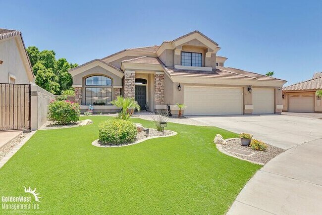 Building Photo - Modern 3bdm 3ba Home with Stylish Upgrades