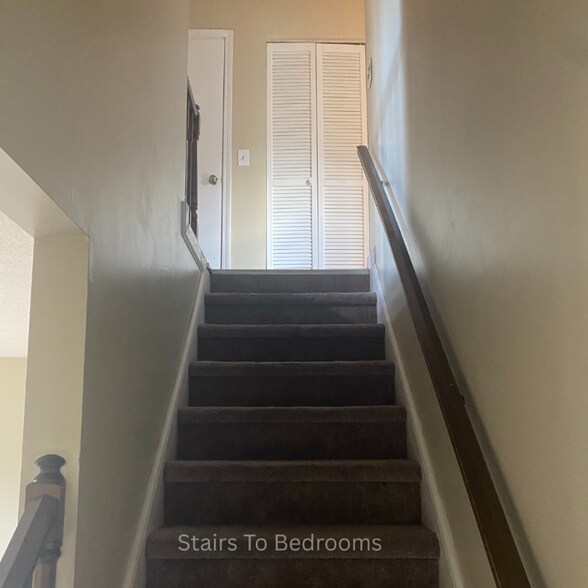 Building Photo - 207 Wakefield Pl