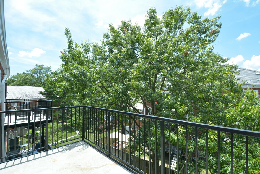 balcony - 4724 29th St S