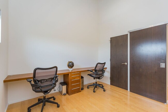 Building Photo - 2115 Yeaman Pl