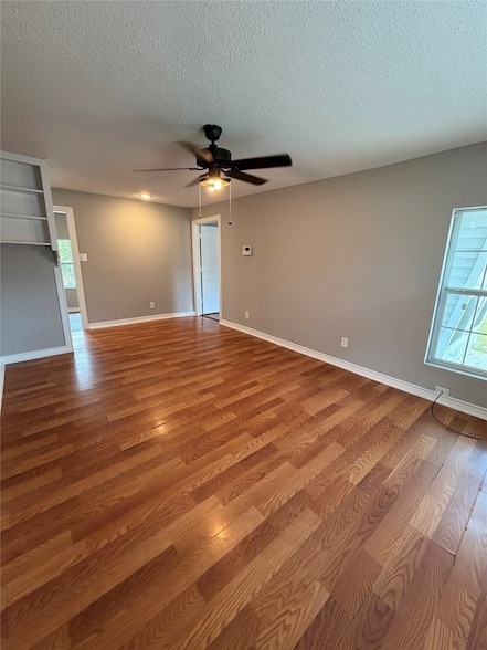 Building Photo - 6103 Sherwood Dr