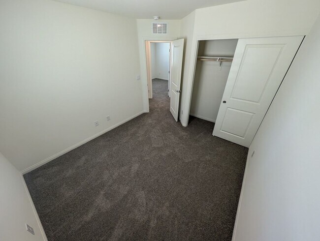 Building Photo - 5658 Mesa Sedona St