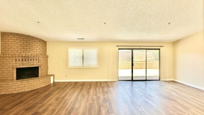 Building Photo - Wonderful Single Story Ranch Style Home on...