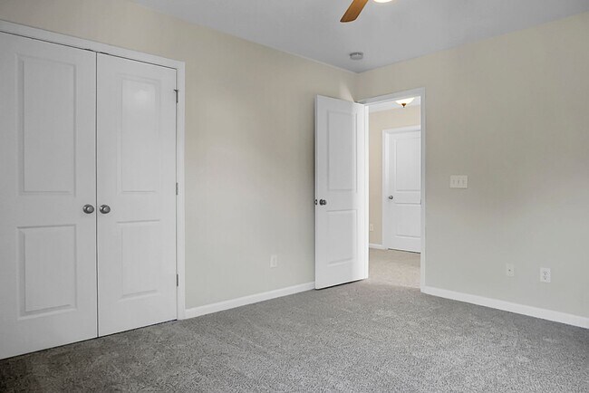 Building Photo - Comfortable Living, 4 BR 2.5 BA Home, Two Car Garage