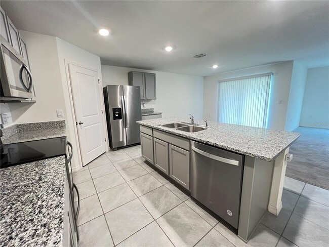 Building Photo - 586 W Twisted Oaks Dr