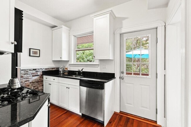 Building Photo - 46 Elmwood St