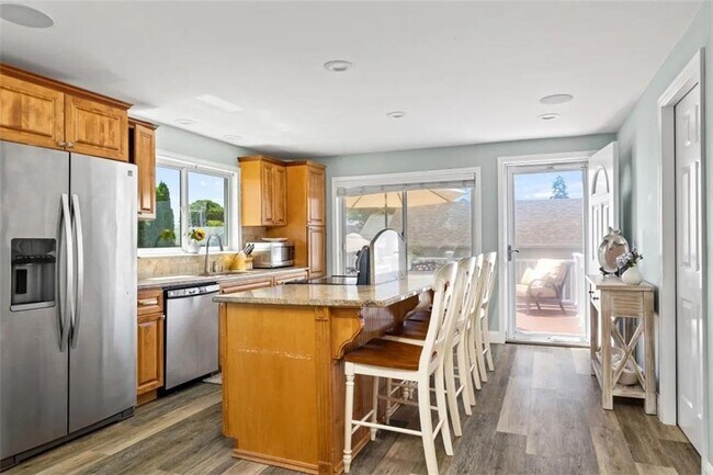 Building Photo - 26 Walcott Ave