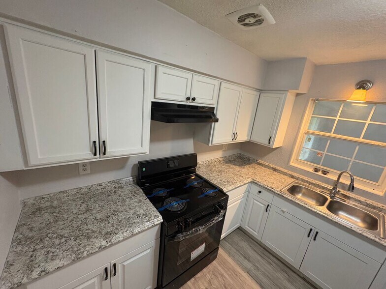 Building Photo - 20822 SW Marine Blvd