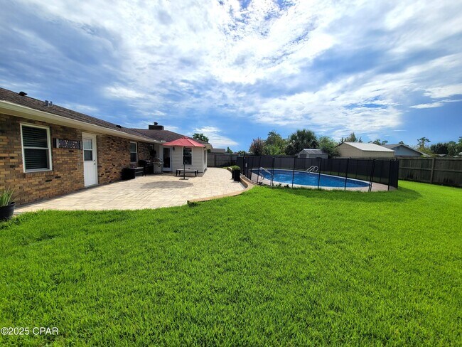 Building Photo - 325 Alexander Dr