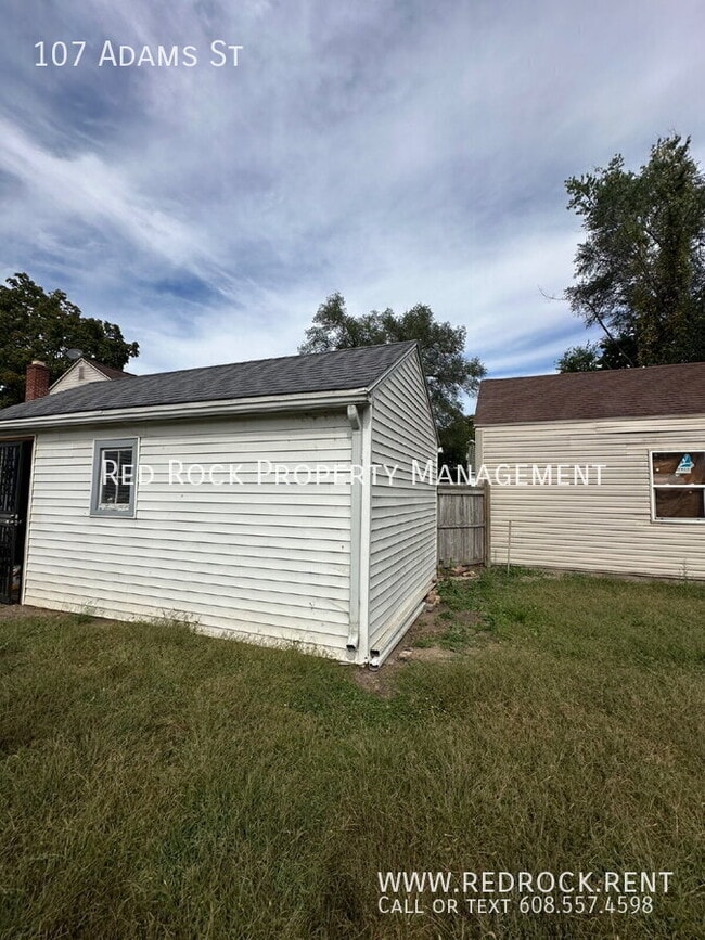 Building Photo - 107 Adams St
