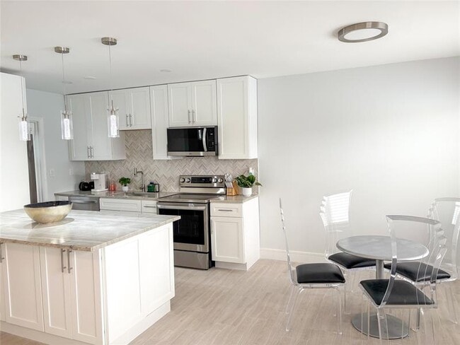 Building Photo - 4541 N Ocean Dr