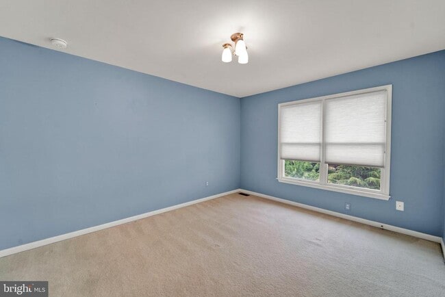 Building Photo - 19 Meadowlark Dr