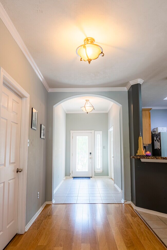 Building Photo - 10 Delphinium Pl
