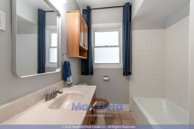 Building Photo - Charming Bungalow - Sugar House Area - 4BD...