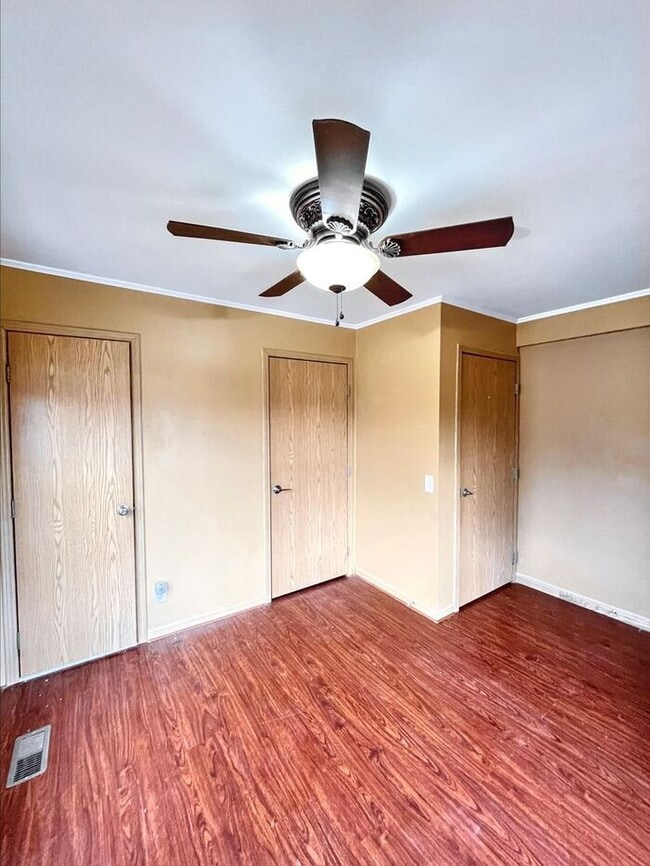 Building Photo - Charming 4-Bedroom Home in a Convenient Lo...