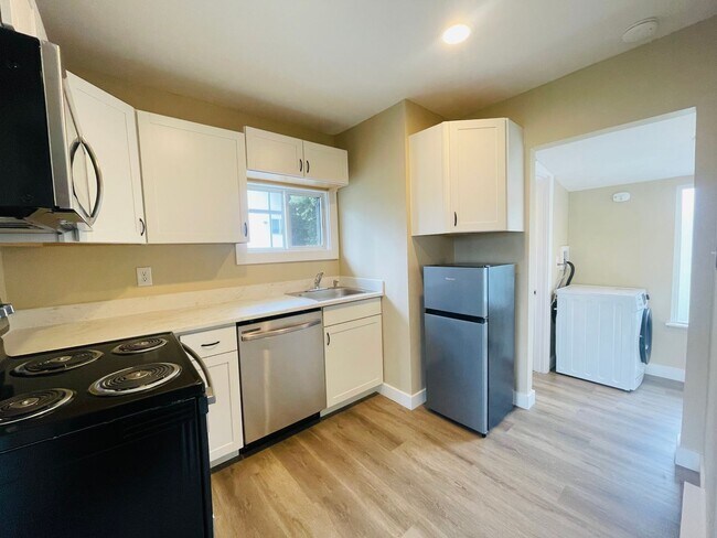 Building Photo - 1 Bedroom 1 Bathroom House, With Two Car Garage! $2095 per month