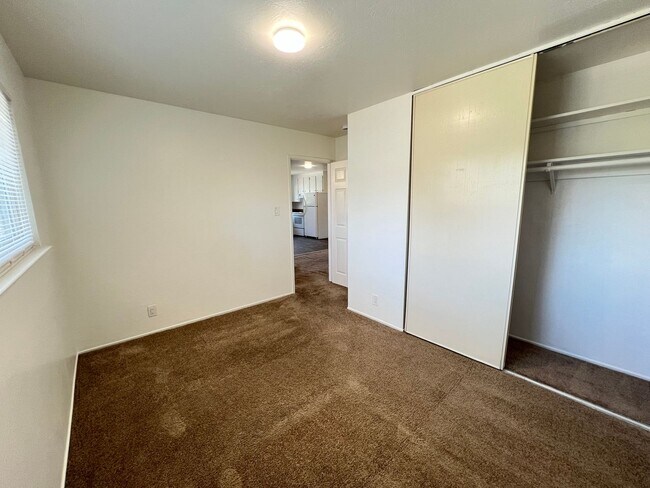 Building Photo - EBS T 1172-1176