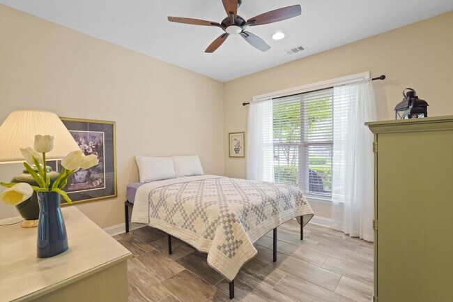 Building Photo - 10 Chicory Ct