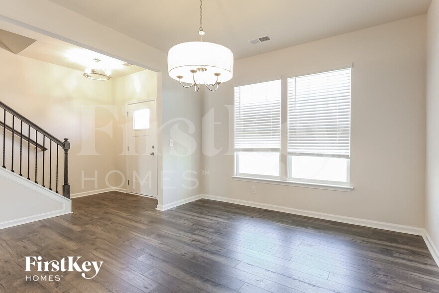 Building Photo - 413 Stonefence Dr