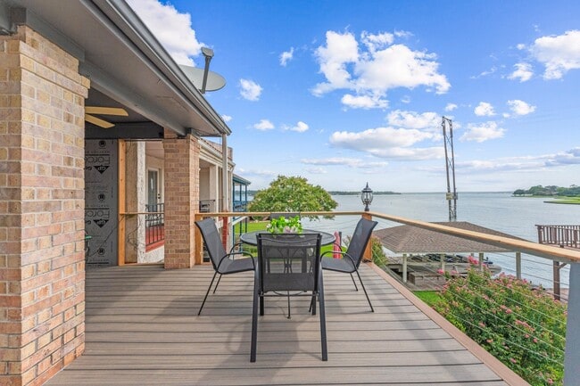 Building Photo - 225 Capetown Way