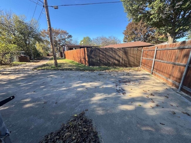 Building Photo - 4422 McNiel Ave