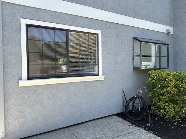 Building Photo - 566 La Corso Dr