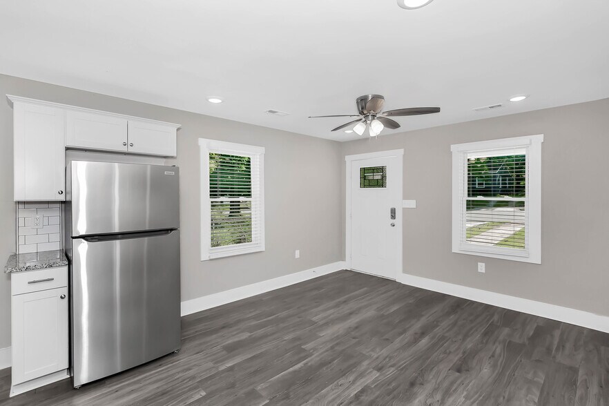 Building Photo - 908 Fairway Dr NW