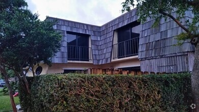Building Photo - 2347 Waterside Dr