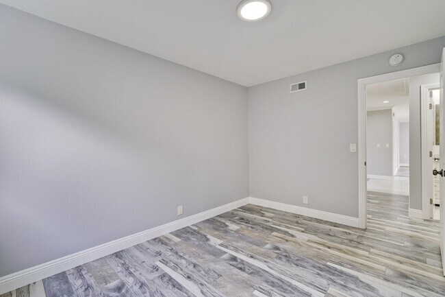 Building Photo - Stunning Single Family Home