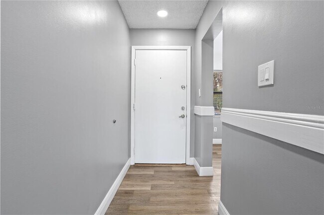 Building Photo - 6062 Willowpointe Cir