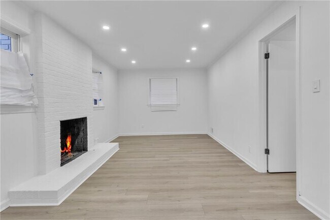 Building Photo - 3296 Columbia Woods Dr