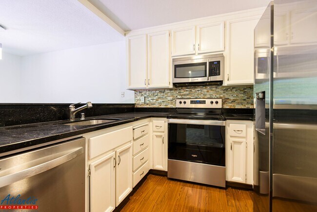 Building Photo - Beautiful Condo | Central A/C | Private Balcony