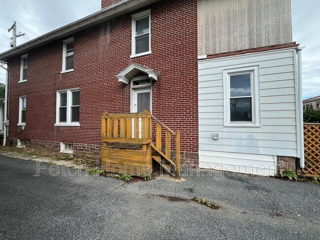 Building Photo - 23 S Custer Ave