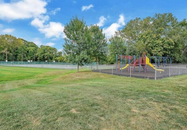 Building Photo - 3404 Whispering Hills Dr
