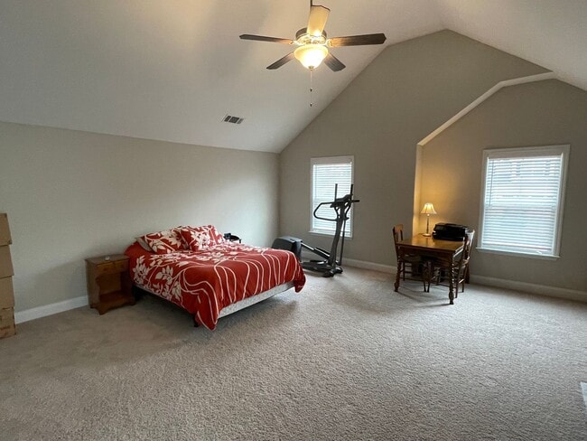 Building Photo - 819 Lost Grv Trl