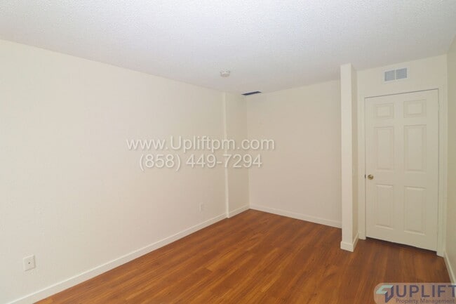 Building Photo - 4 Bed 3 Bath House in Spring Valley w/ Washer + Dryer and 2-Car Garage