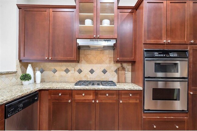 Building Photo - 5408 Glenridge Cove NE