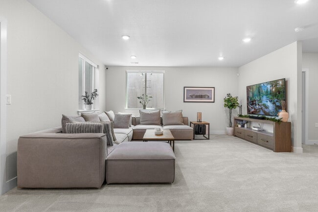 Building Photo - 6625 S Lee St