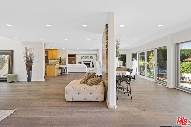 Building Photo - 7036 Grasswood Ave