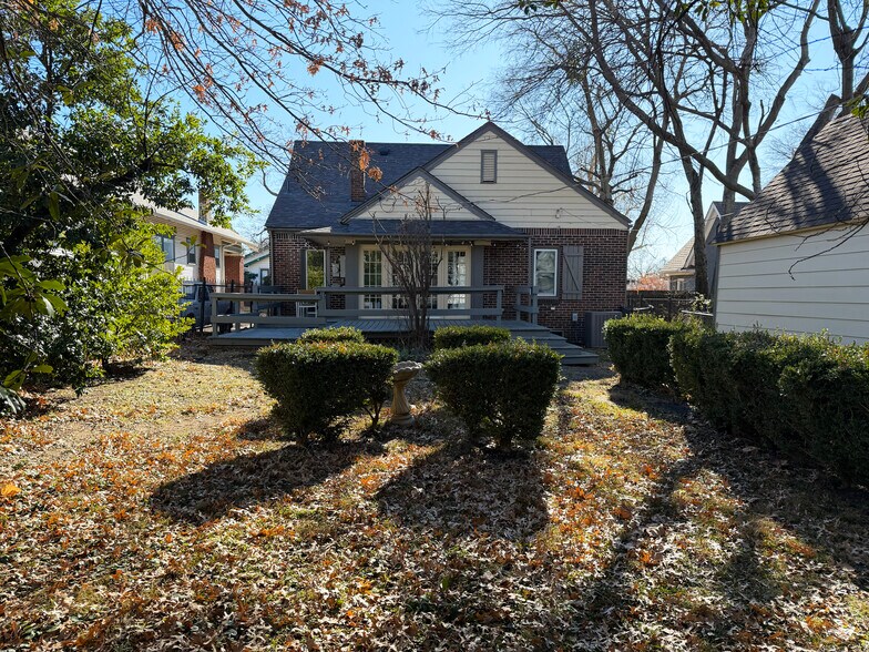 Building Photo - 2023 E 14th Pl