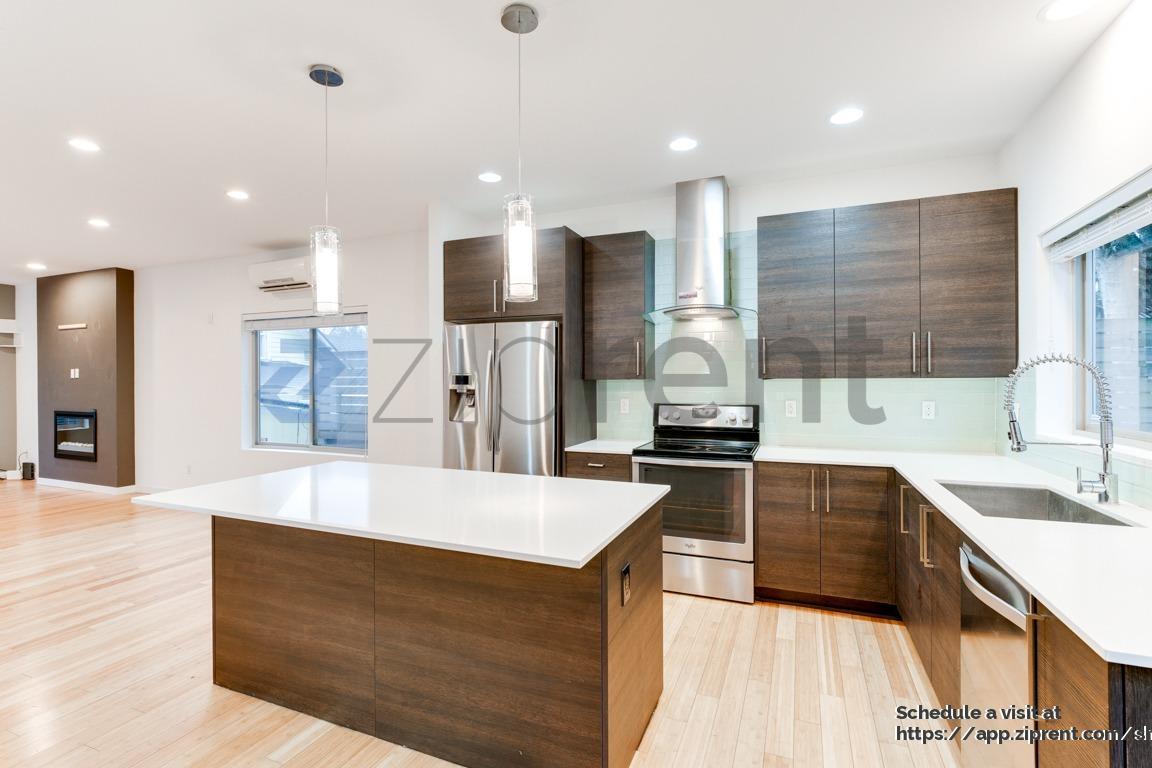 Building Photo - 321 21st Ave