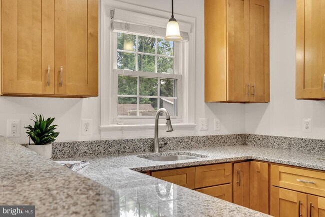 Building Photo - 8604 Woodlawn Ct