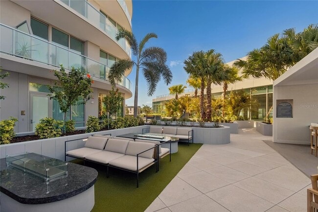 Building Photo - 400 Central Ave