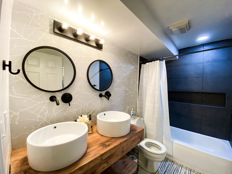 Building Photo - 4532 S Briarcreek Dr