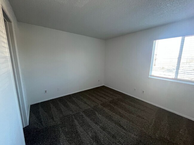 Building Photo - ** $500 off first-month rent. ** 2 bed 2 bath Condo W/D in Unit