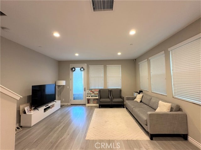 Building Photo - 5861 Rostrata Ave